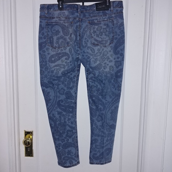 Floral Jeans - Picture 3 of 4